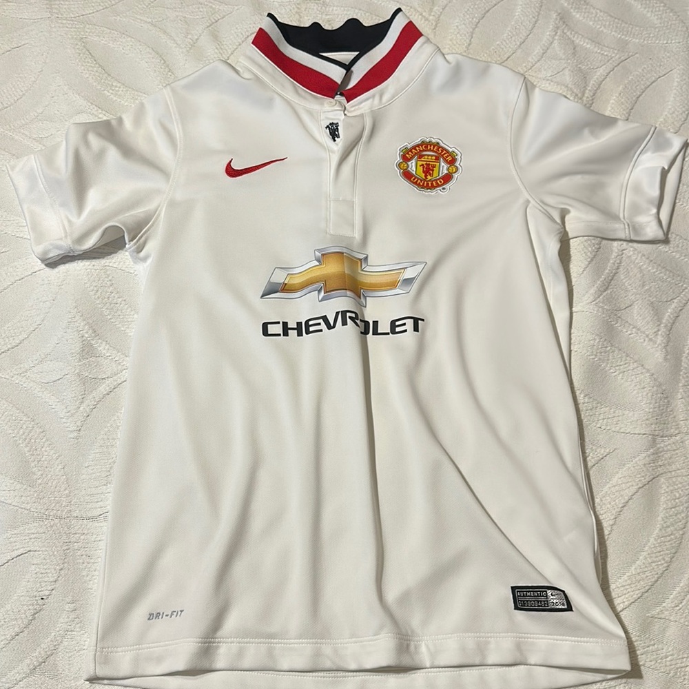 White Manchester United jerseys